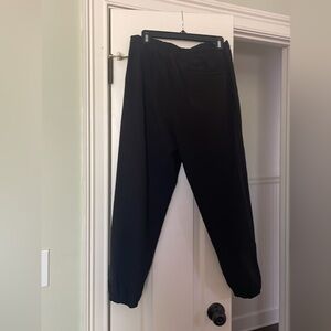 Vuori jogger style # vw481 black tapered leg size medium